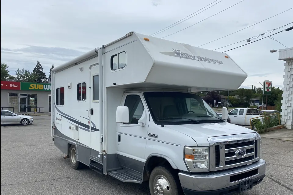 2008 Adventurer 200WR - Calgary Motorhome Rental